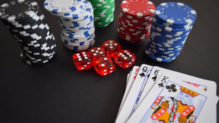 The Pros and Cons of Playing Online Games on 789bet