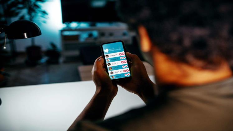 Top Signs Your Partner Might Be Active on Dating Apps